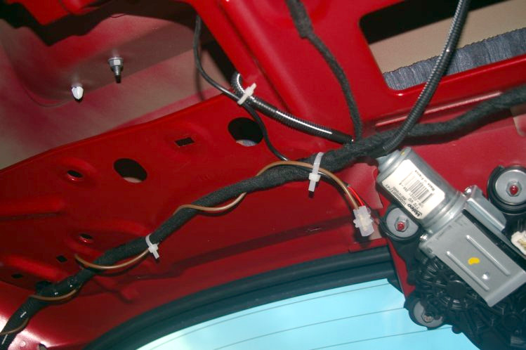 Fitting a Peugeot 308SW reversing camera step E-1